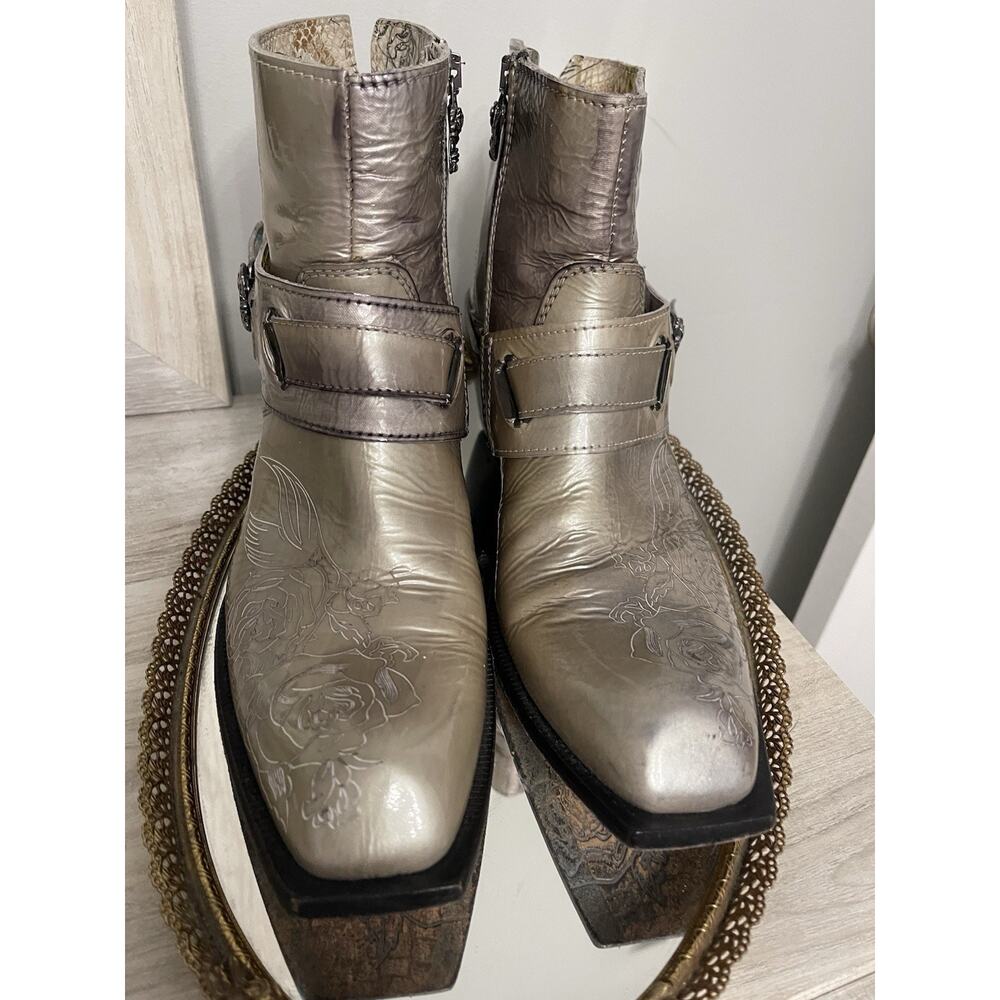 Mark Nason gray rose embossed patent leather ankle boot Sz 10 Made In Italy